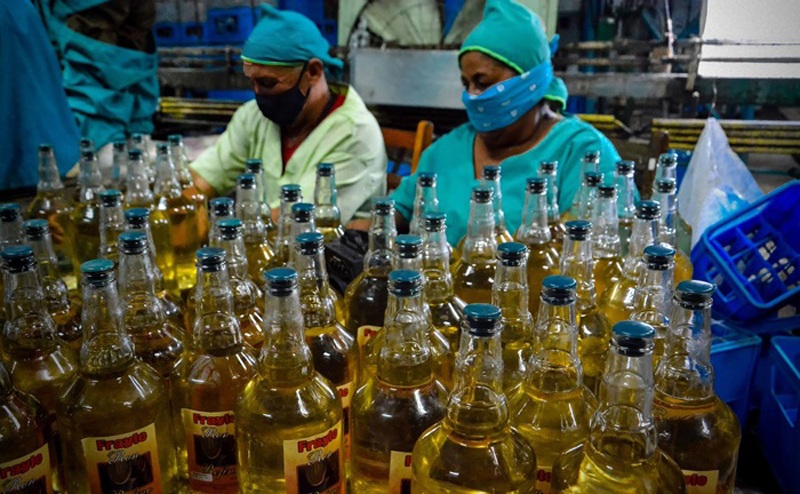 Empresa de Bebidas y Refrescos 08.jpg